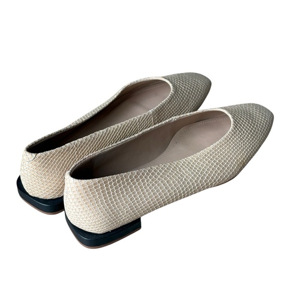 Saks Fifth Avenue Snakeskin Embossed Leather Flats Beige Shoes Size 8.5 - Picture 2 of 11
